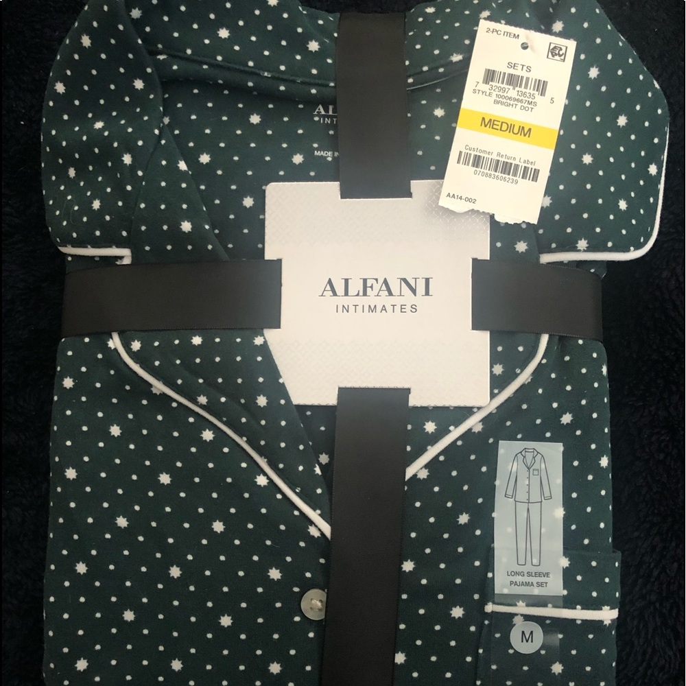 Alfani 2 piece long sleeved pajama set